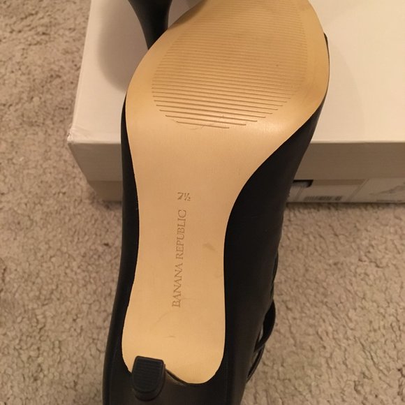 Banana Republic Preslie Caged Heels - Picture 2 of 3